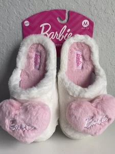 Barbie CORAZONES Zapatillas Esponjosas Rosa Suave Interior/Exterior Mujer’s Talla M 6.5-7.5 NUEVO - Imagen 1 de 12