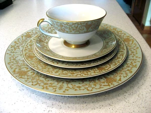 Vintage Tradition Krönung 5-teiliges Gedeck - Grün mit Gold - Bild 1 von 5