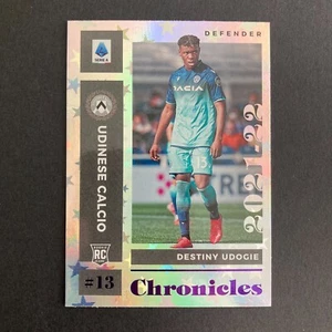 Destiny Udogie 2021-22 Chronicles Soccer Origins #16 púrpura Astro Foil novato radiocontrol - Imagen 1 de 7