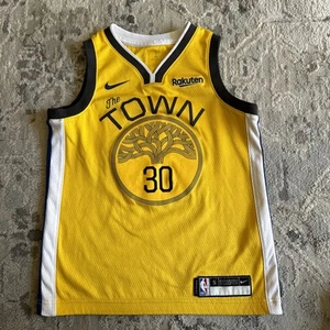 Maglia Stephen Steph Curry #30 Golden State Warriors The Town taglia Youth Small (8) - Foto 1 di 9