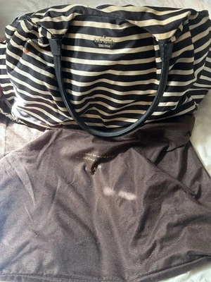 Bolsa de pañales de lujo Kate Spade of NY - a rayas blancas y negras “STEVIE”  Foto 1 de 2