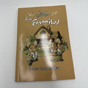 The Family by Jean Walmsley Heap ~ PB 1987 Very Good Pendelfin - Picture 1 of 7