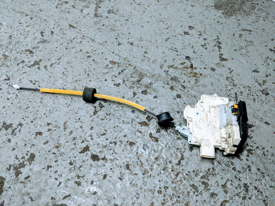 PESTILLO CERRADURA PUERTA TRASERA IZQUIERDA AUDI ALLROAD C6 4F0839015 Foto 1 de 2