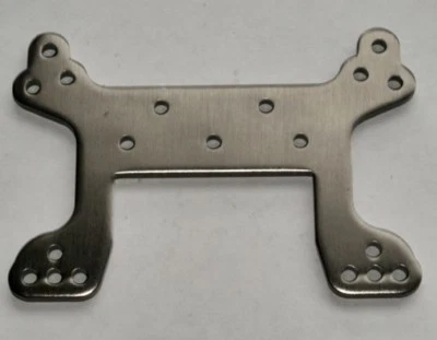 AD0332 Thunder Tiger Dämpferbrücke hinten TRA^ - Bild 1 von 2