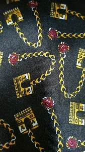 Corbata con corbata clásica de 59"" de poliéster clásica de 59"" de cadena Dark Horse para hombre negra roja y oro blanco - Imagen 1 de 4