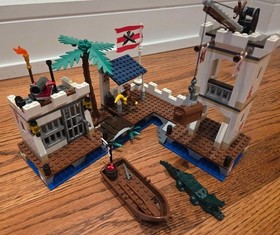 LEGO Pirates: Soldiers' Fort (6242)  With Manuals READ DESCRIPTION 