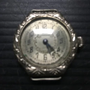 Antico orologio meccanico da donna Waltham con cassa ornata in argento sterling 1,25"L - Foto 1 di 3