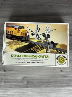 BACHMANN DUAL CROSSING GATES Ho Scale 9-in Straight Track - Image 1 of 4