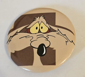 1993 Warner Bros. Looney Tunes Wie E. Coyote Button #1515 - Picture 1 of 1