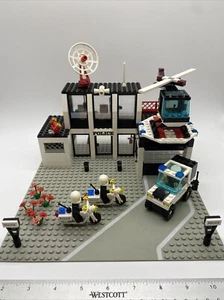 LEGO Town: Police Command Base (6386) -100% Complete - Picture 1 of 14