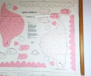 ROMPER COMPAÑEROS DE CUARTO JUGUETE DINOSAURIO PANEL Tela Corte y Coser 1 yarda Rosa 22" de largo - Imagen 1 de 5