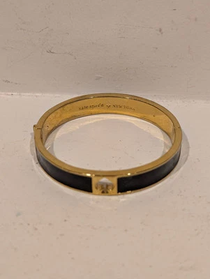 Браслет на петлях Kate Spade New York дырокол лопата черный золотистый - Изображение 1 из 4