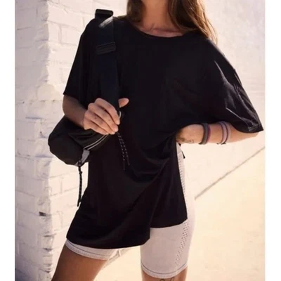 Camiseta de bolsillo túnica de novio de gran tamaño Free People Movement Tempo negra pequeña Foto 1 de 4