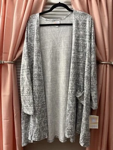 NWT LuLaRoe Large  Pretty Gray Pattern Caroline Cardigan Sweater - Picture 1 of 4