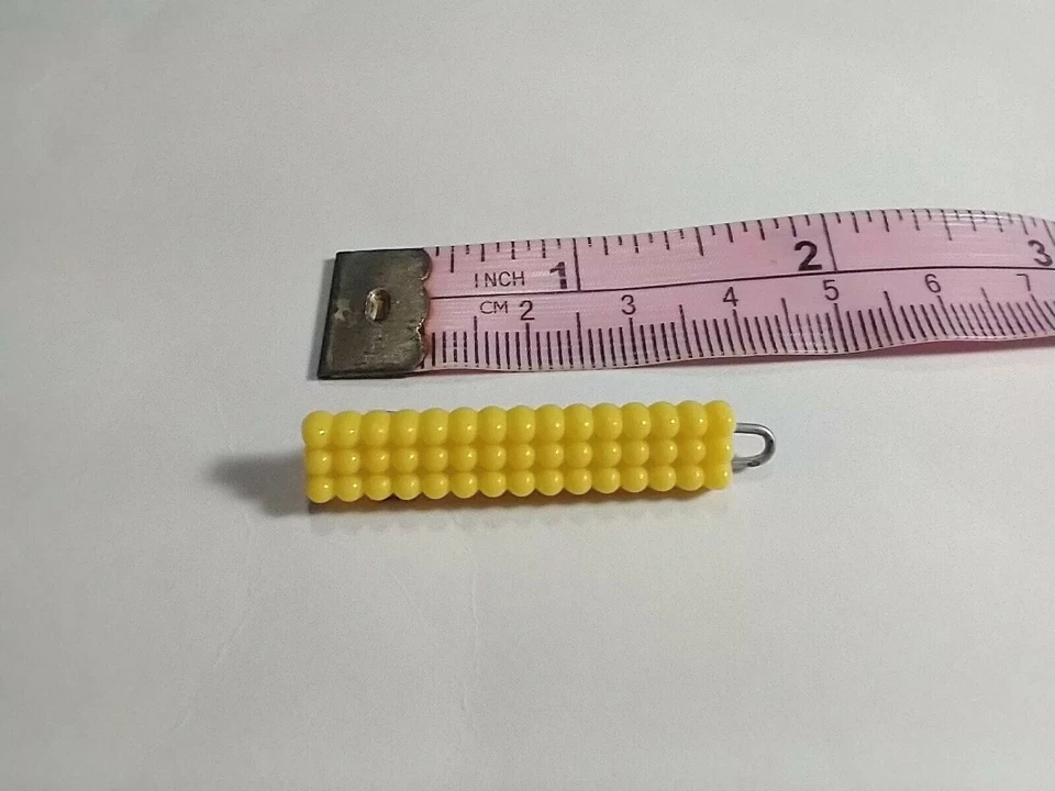 CLIP DE PELO apretado a presión vintage años 50 60 70 BUENO barra amarilla plástico 1,5" Foto 1 de 2