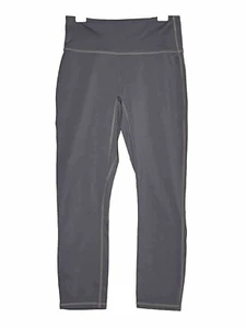 Fabletics Damen Größe Small grau kurz geschnittene Leggings Fitnessstudio Training Yoga Lauftasche - Bild 1 von 8