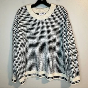 Old Navy Monochrome Patterned Crew Neck Sweater - Picture 1 of 6