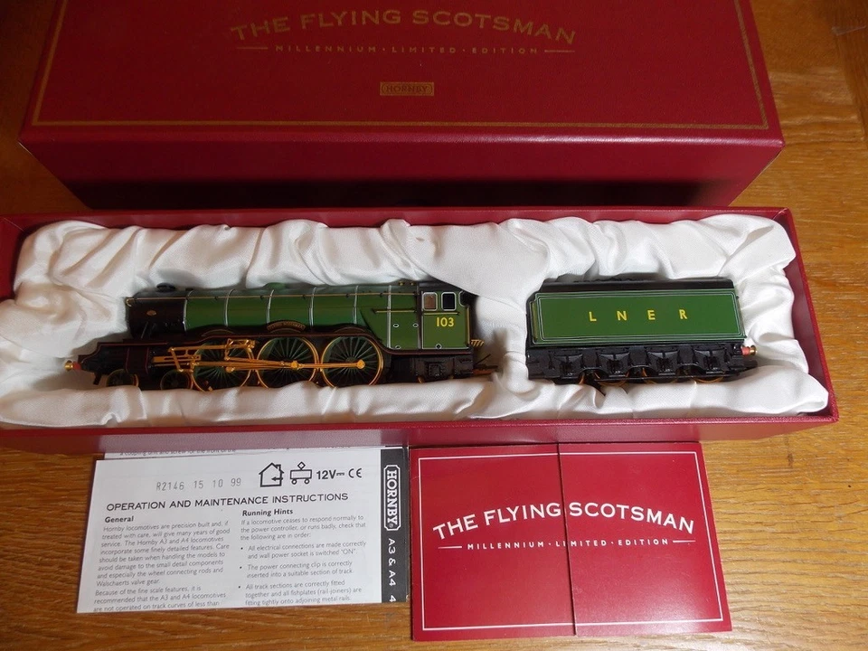 HORNBY R2146 LNER A3 CLASS 4-6-2 LOCO No 103 FLYING SCOTSMAN,  18ct GOLD PLATED - image 1 of 4