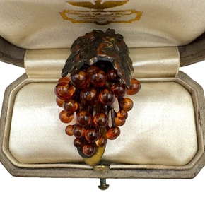 ANTIQUE EARLY VINTAGE BROOCH DRESS CLIP POURED GLASS GRAPE CLUSTER BRASS LEAVES - Picture 1 of 8