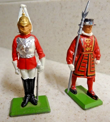 2 Britains Ltd Lead Guards / Soldiers - London Beefeater & Grenadier - Inglaterra Foto 1 de 4