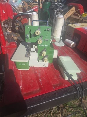 GREEN BABY LOCK SERGER EA-605 WITH PEDAL UNTESTED AS IS SEE PHOTO DESCRIPTION - image 1 of 4