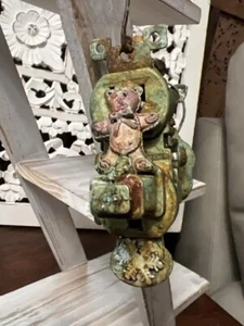 Adorno Steampunk Hecho a Mano Extraño Espeluznante Hecho de Piezas Eléctricas Pátina Imitada - Imagen 1 de 7