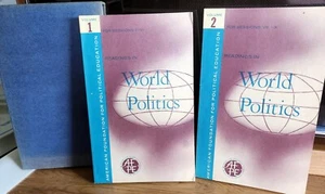 1957 Readings in World Politics Volumes One & Two In Case Robert A. Goldwin - Imagen 1 de 17