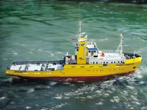 Happy Hunter Salvage Tug Boat with Fittings 1:50 Krick Robbe RC Model Kit - Picture 1 of 6