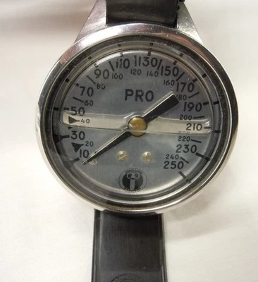 Vintage Aqua-Lung U.S. Divers 250 ft Depth Gauge Silver Face US Patent 3693446 - Image 1 of 4