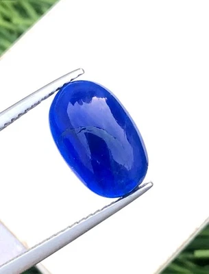 Cabujón de calidad superior color azul súper raro Hauyne natural de 3,420 quilates Foto 1 de 4