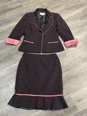 Conjunto de Falda Blazer Liz Claiborne Negro y Rosa Lunares Borde Satinado Talla 8 Foto 1 de 4