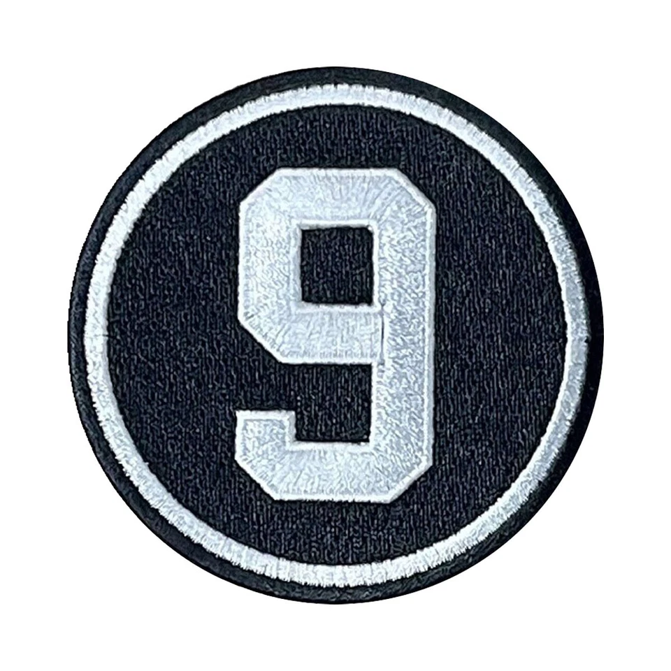 Bobby Hull  Memorial Patch #9 Chicago Blackhawks Hockey Jersey Patch - Image 1 of 1