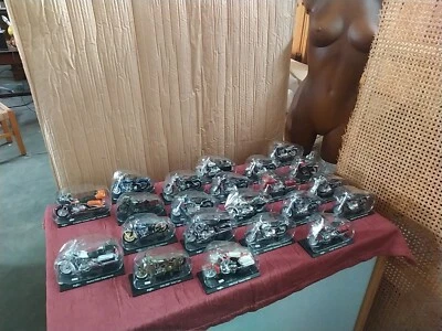 Harley - Davidson/Maisto 1:18 COLLEZIONE TEMATICA di 22 Modellini - Mai Giocati - Immagine 1 di 4