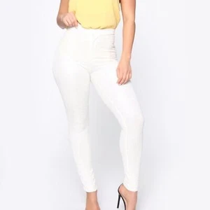 Neu mit Etikett Fashion Nova überschwemmt bedruckt Schlangenleder leichte cremeweiße Hose Größe S - Bild 1 von 9