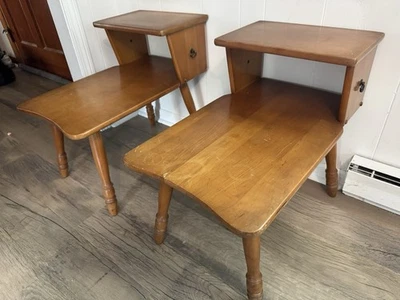 Mesa auxiliar/extremera colonial vintage Baumritter de arce macizo Foto 1 de 4