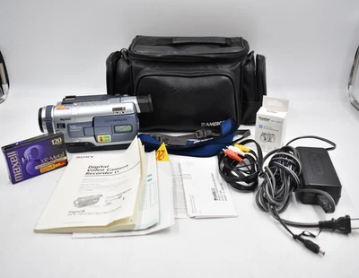 Sony DCR-TRV230 Digital 8 Video Camcorder, Nightshot 700x Digital Zoom - Tested - Image 1 of 4