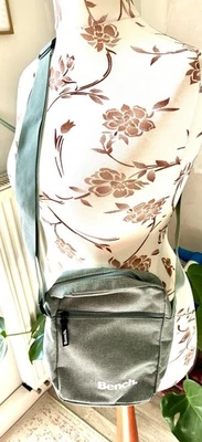 NEU Bench Hobo Bag Mintfarben - Bild 1 von 2