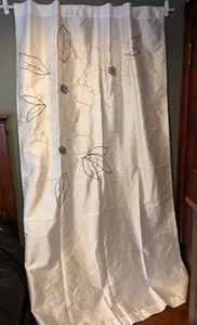 Weiße moderne Vorhänge 2 Paneele große bestickte Blumen Vorhänge 55 x 84 - Bild 1 von 12