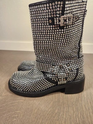 全新 $200 Azalea Wang 银色铆钉靴 7 闪亮水钻黑色战斗靴 — 第 1/4 张图片