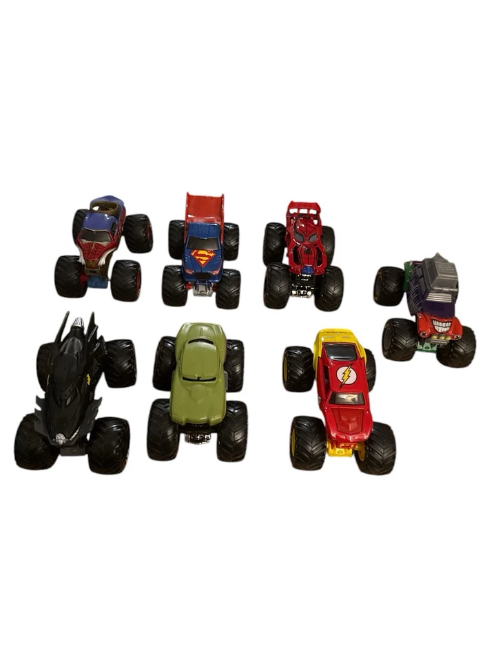 Hot Wheels Monster Jam Truck  superhero "Pick" 1:64 - Image 1 of 1