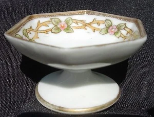 Handpainted RC Nippon Footed Salt Dish Gold and Floral Design - Picture 1 of 3
