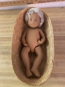 Gebrauchte Sasha Puppe 12 Zoll braune Augen platiniertes Haar, keine Kleidung, kein Handgelenkanhänger - Bild 1 von 8