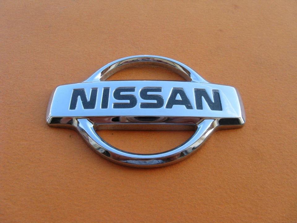 98 99 00 01 NISSAN ALTIMA TAPA TRASERA CROMO EMBLEMA LOGOTIPO INSIGNIA SIGNO SÍMBOLO A33020 Foto 1 de 2