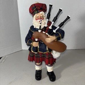 "Estatuilla de 11"" Possible Dreams Clothtique Santa Scottish Bagpipes decoración de Navidad" - Imagen 1 de 7