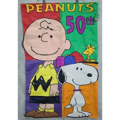 Bandera de casa vintage del 50 aniversario de Peanuts Charlie Brown Snoopy Woodstock 27X43 Foto 1 de 4