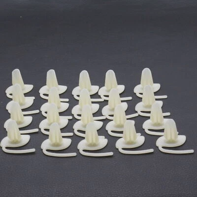 20 x Nylon Door & Quarter Panel Body Side Moulding Fastener Clips For GM 4853108 - Imagem 1 de 4