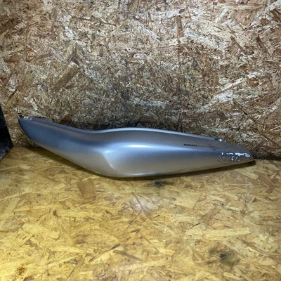 Panel de carenado trasero izquierdo Ducati ST2 ST3 ST4 | Original Ducati Foto 1 de 4