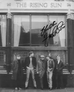 HILTON VALENTINE FOTO FIRMATA DI PERSONA DA UNA ROCK BAND INGLESE GLI ANIMALI - Foto 1 di 2