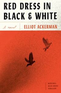 Robe rouge en noir et blanc par Elliot Ackerman : neuve