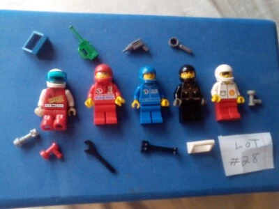 Lot 5 Lego Minifigures Octan Racers Pit Crew Race Car Drivers  10 accessories  - Image 1 of 4